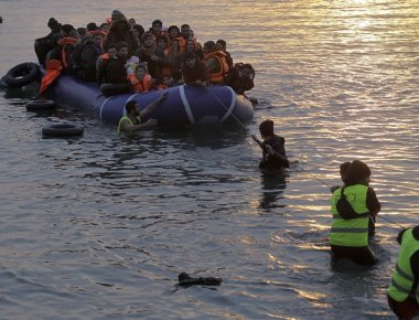 Χίος - Μυτιλήνη: Σκάφη της Frontex εντόπισαν και περισυνέλλεξαν 112 πρόσφυγες
